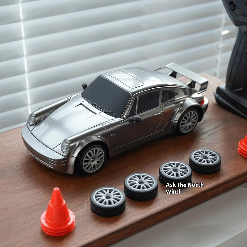 RC Drift Car 20KM/H 4WD High-Speed 1:24 Racing Car with LED Lights Tires Road Barrier ABS Radio Remote Control Toy Car Kid Adlut